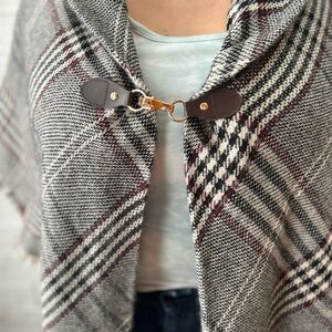 💕3/$20 Super Cozy plaid Poncho
